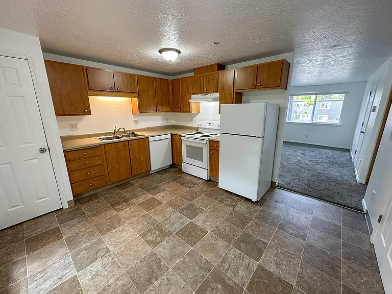 3456 Hadley St NE — Photo 6