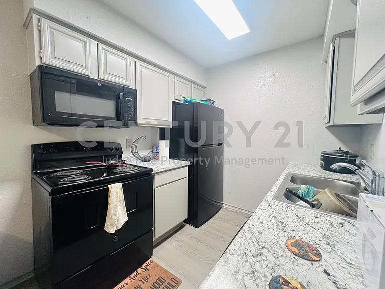 1108 N Elm St #6 — Photo 6