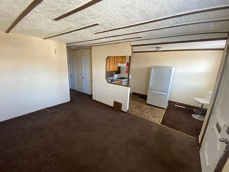 1018 Burnside Rd — Photo 7