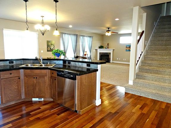 5th image of 4427 Logan Dr NE