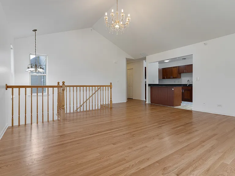 1113 Orleans Dr — Photo 5