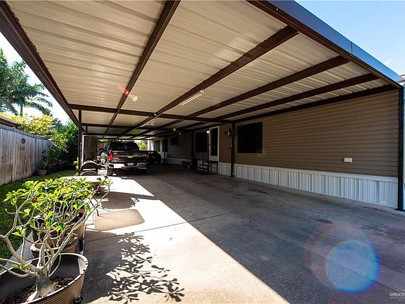 3rd image of 615 E Ellis Ave