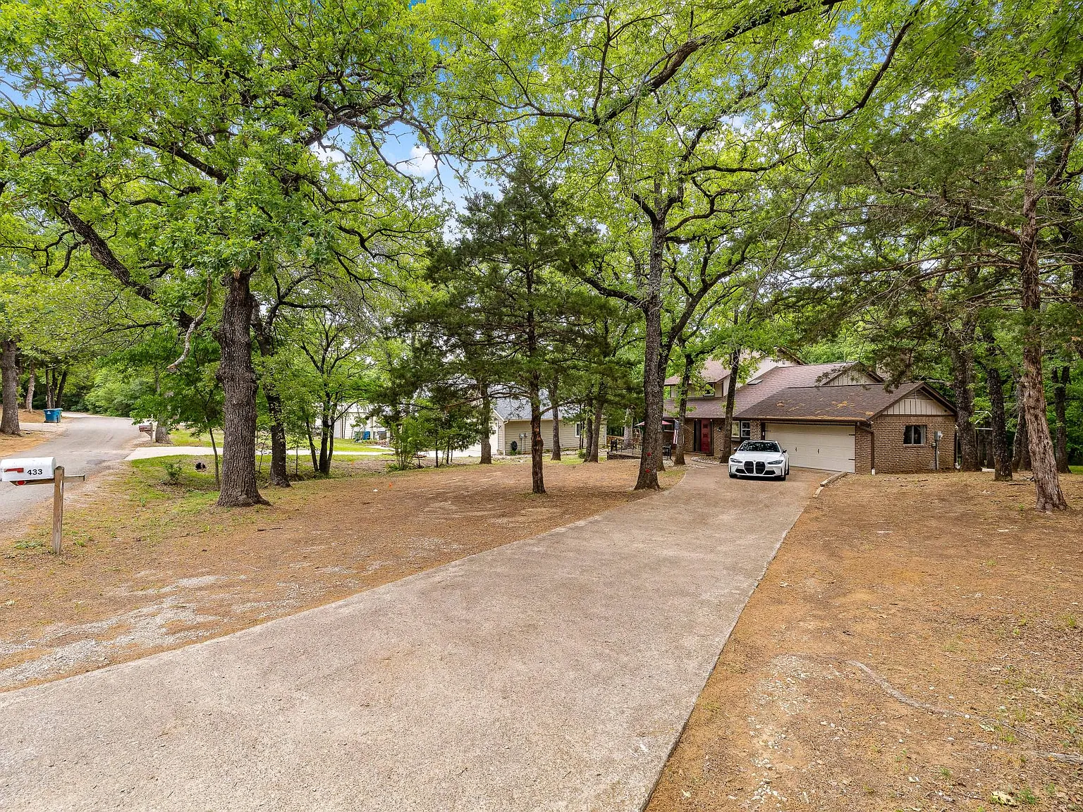 4 bed, 2000 sqft, $5,999 — Photo 3