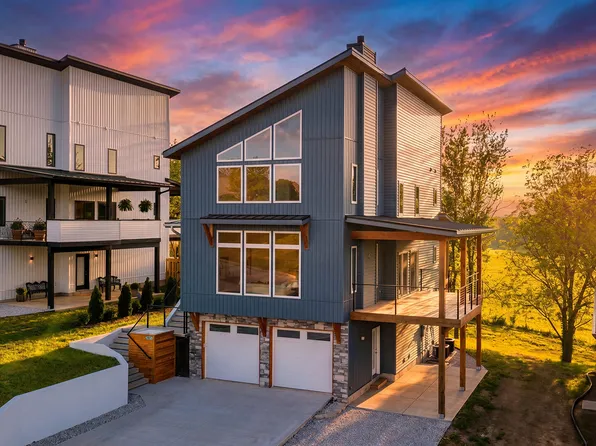 2807 S 14th Avenue, Ozark, MO 65721