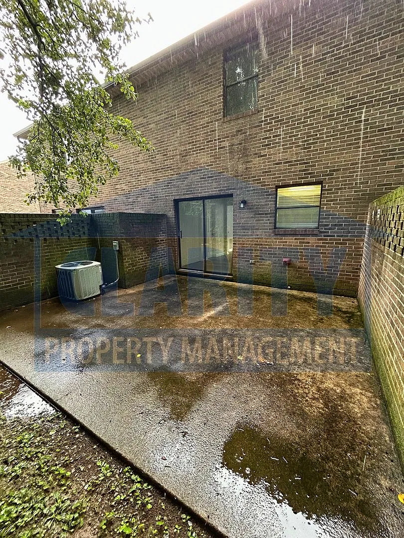 Excellent Cleveland Nw Location! — Photo 3