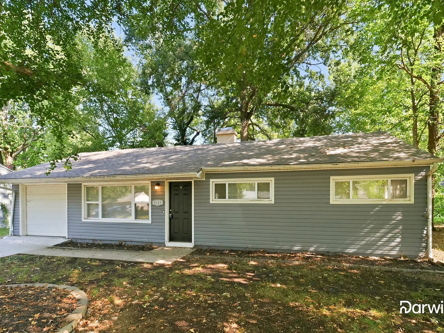 4 bed, 1.0 bath, 1176 sqft, $1,425 — Photo 2