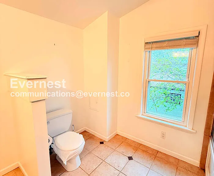 1557 Leroy St — Photo 29