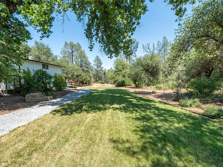 17659 Melwood Ln — Photo 56