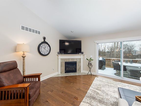 5th image of 1925 Egret Pointe