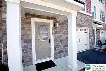 Building Photo - 2206 Cook Dr