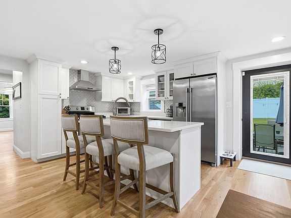 5th image of 23 Westdale Ave