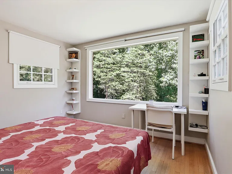 3221 Coquelin Ter — Photo 19
