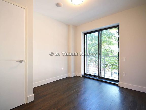 5th image of 146 Meserole St #22