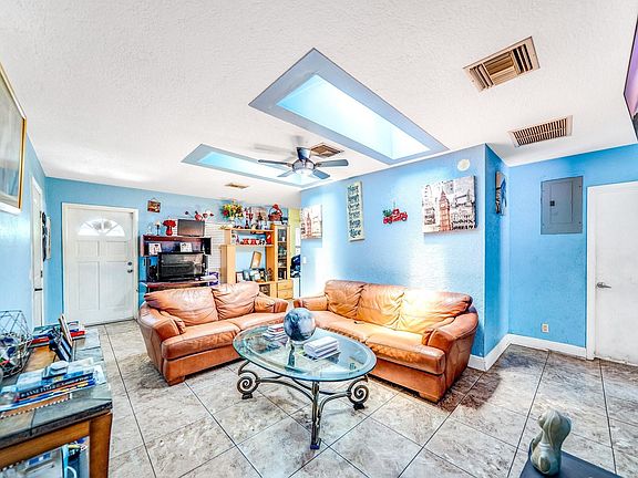 4th image of 907 W Bloxham Street