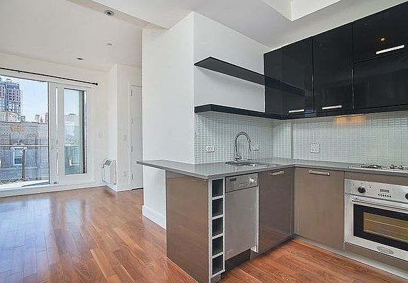 5th image of 275 S 1st St APT 6R