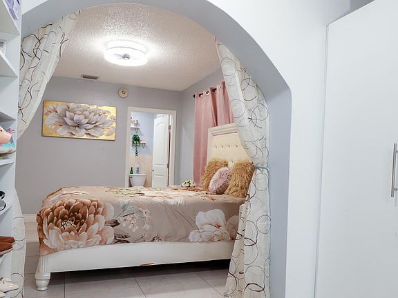 5th image of 352 Greenbrier Drive