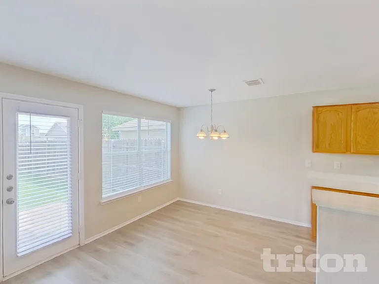 1461 Pine Ln — Photo 4
