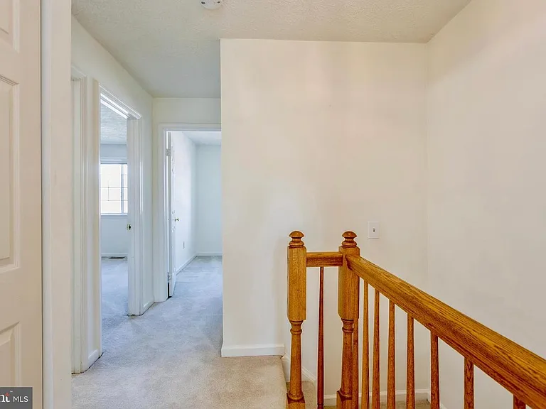 8 Tatler Pl — Photo 43