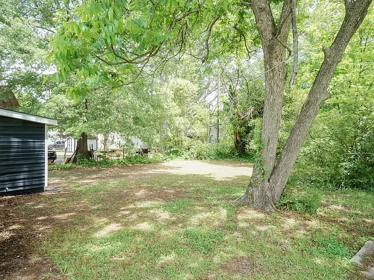 823 Branch St — Photo 3