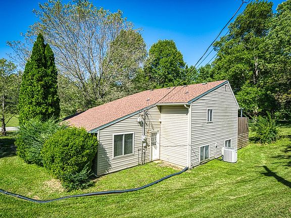 4th image of 1746 Eastlake Dr