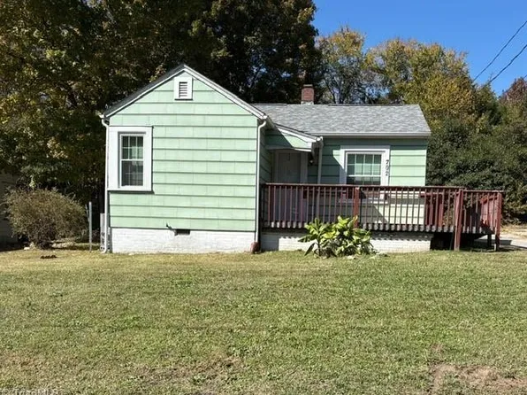 702 Cox Ave, Thomasville, NC 27360