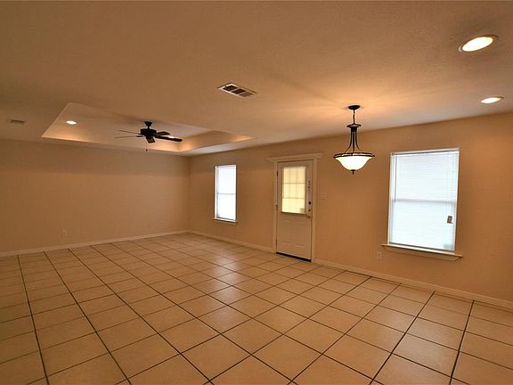 5th image of 1013 N Montgomery St
