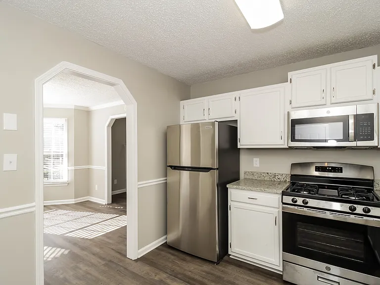 21 Bedford Ct — Photo 2