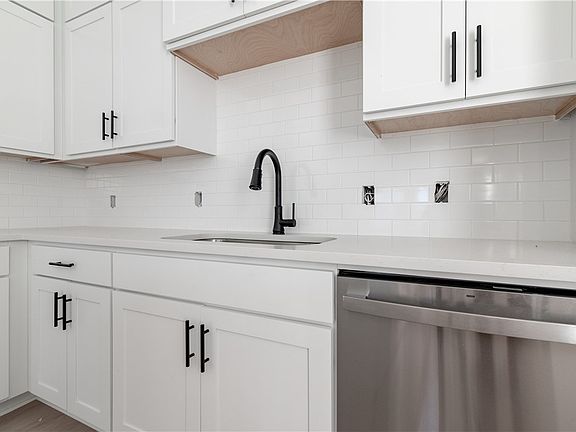 4th image of 1670 N Leverett Ave