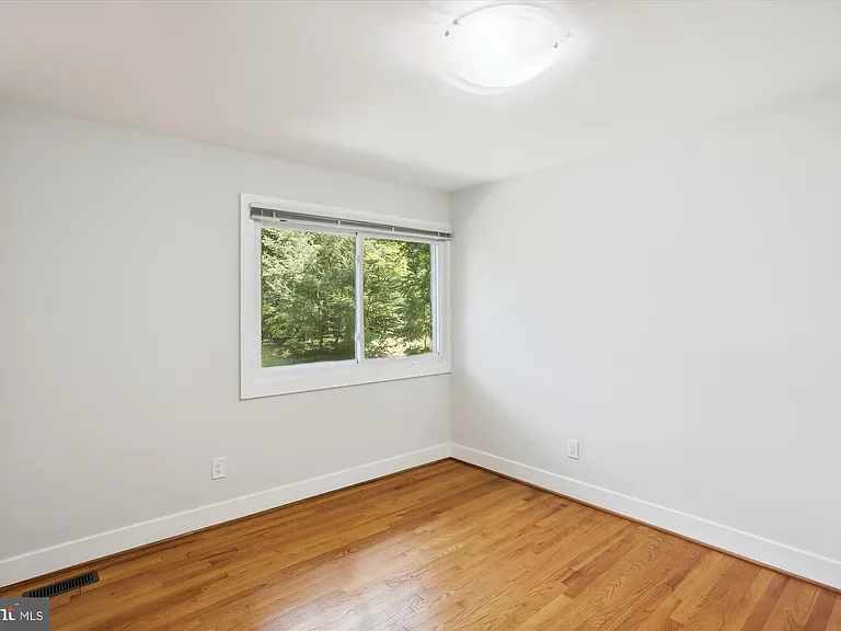 8206 Stone Trail Dr — Photo 32