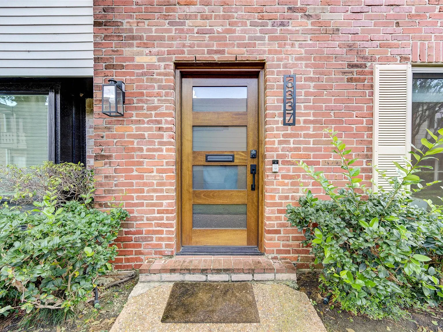 3 bed, 2.5 bath, 1640 sqft, $2,400 — Photo 3