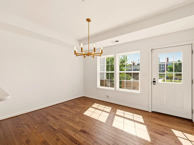 218 20th St NE #3 — Photo 16