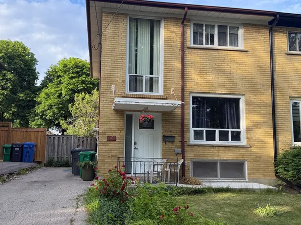 1367 Freeport Dr, Mississauga, ON L5C 1S5