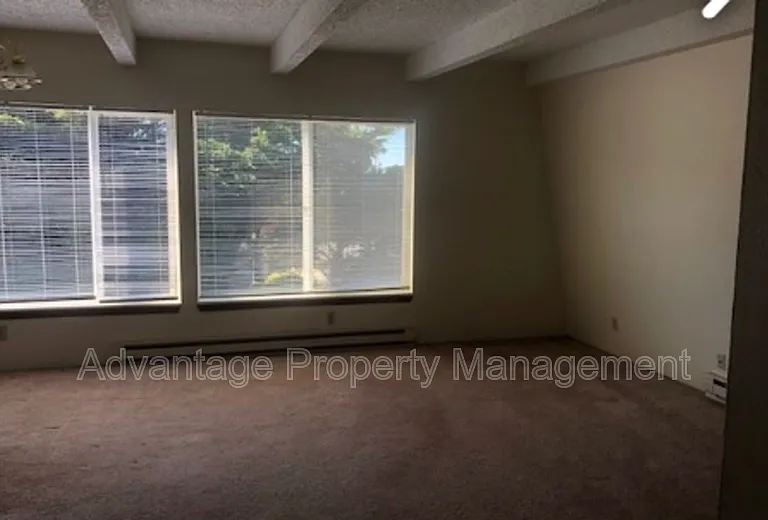 426 SW 2nd St #8 — Photo 4