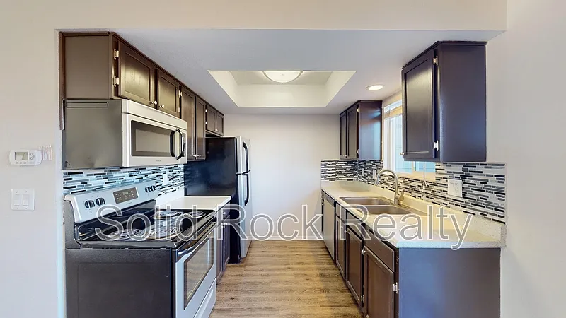 2 bed, 1.5 bath, 960 sqft, $1,500 — Photo 2