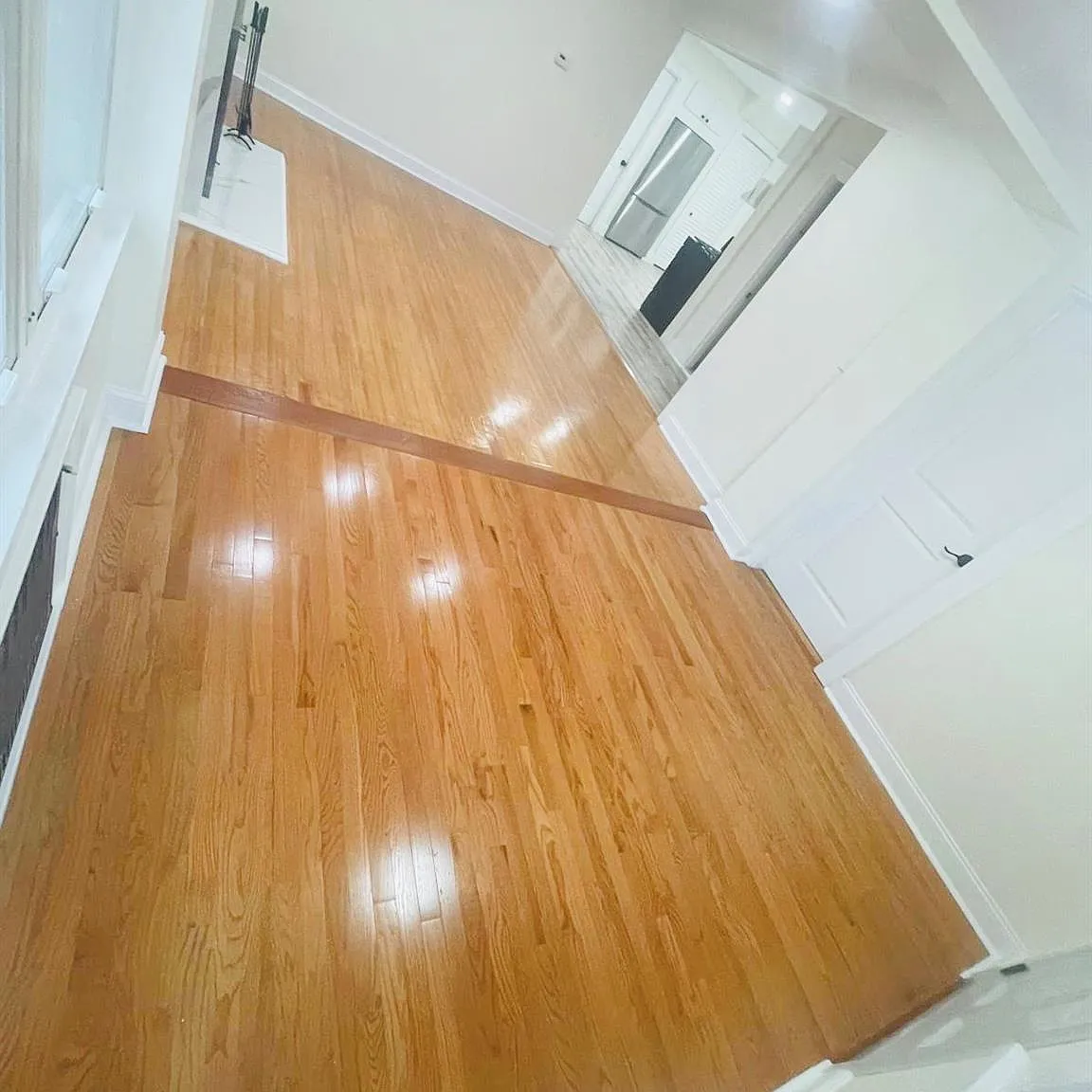 2 bed, 1.0 bath, 1273 sqft, $3,300 — Photo 2