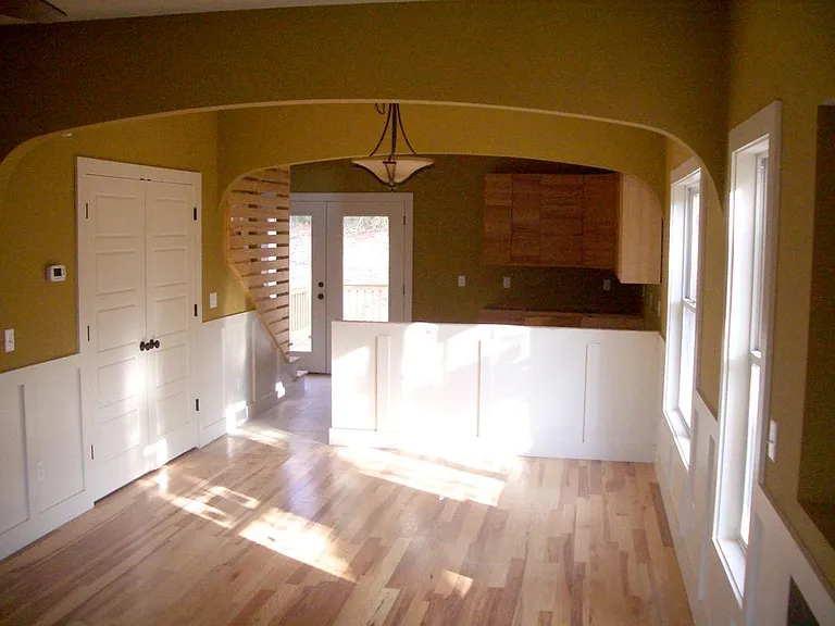 210 Wellington St — Photo 3