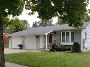 104 Grove St, Fort Atkinson, IA 52144