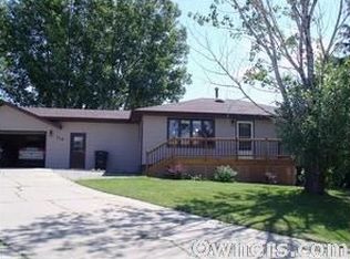 114 E Brandon Dr, Bismarck, ND 58503