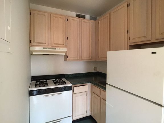 5th image of 419 Myrtle Ave #D4