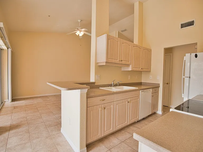 150 L Pavia Blvd #32 — Photo 13