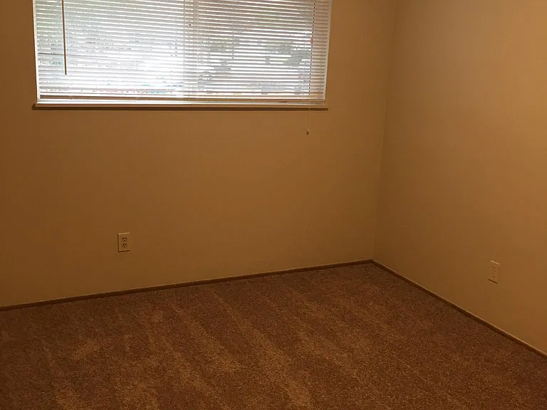1115 SE Roberts Ave — Photo 10