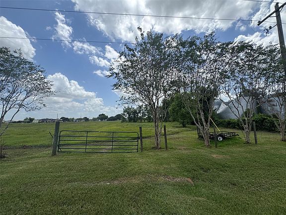 5th image of 1202 County Road 49