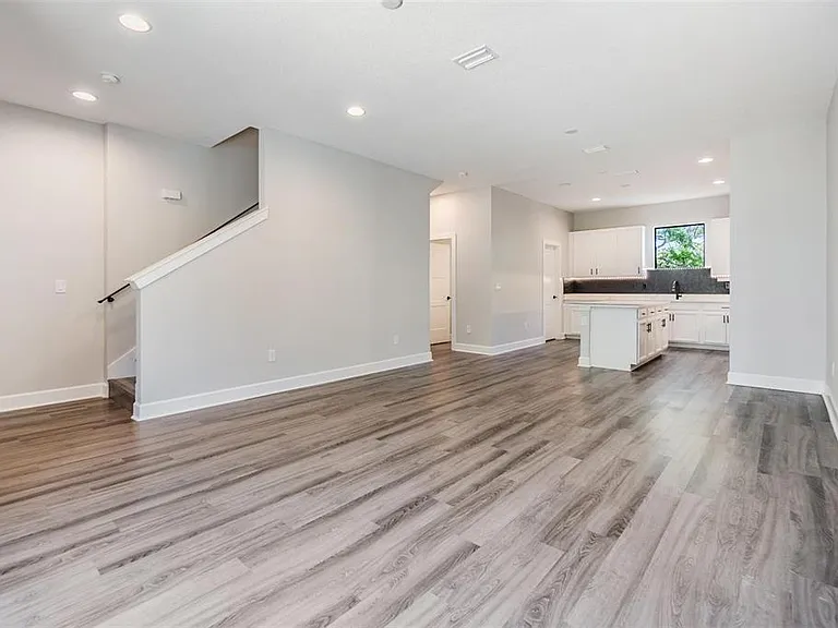 1302 W Carmen St #1 — Photo 3