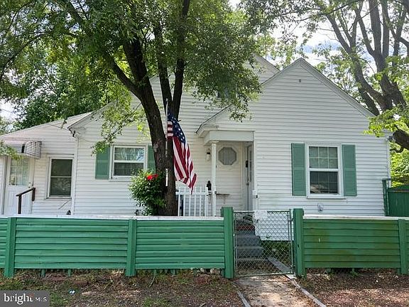 5th image of 700 E Lincoln Ave