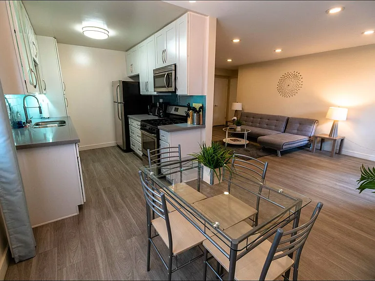 311 South Doheny Drive — Photo 6
