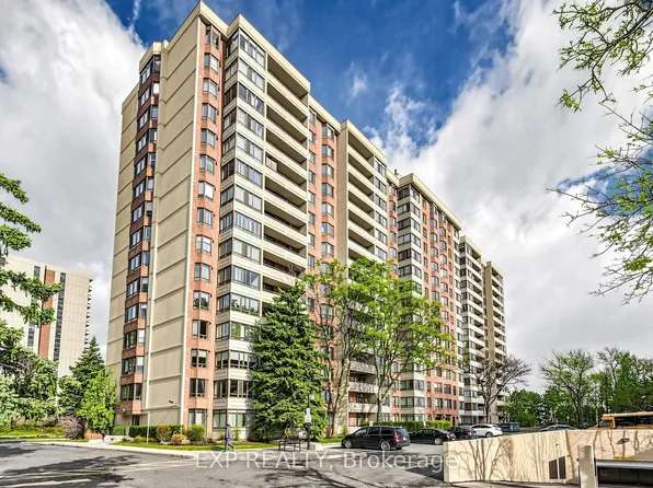 5 Lisa St, Brampton, ON L6T 4T4