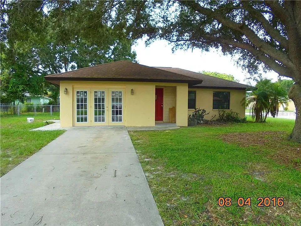 2220 Seward Cir