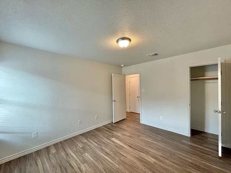 1806 Clovis Dr — Photo 12