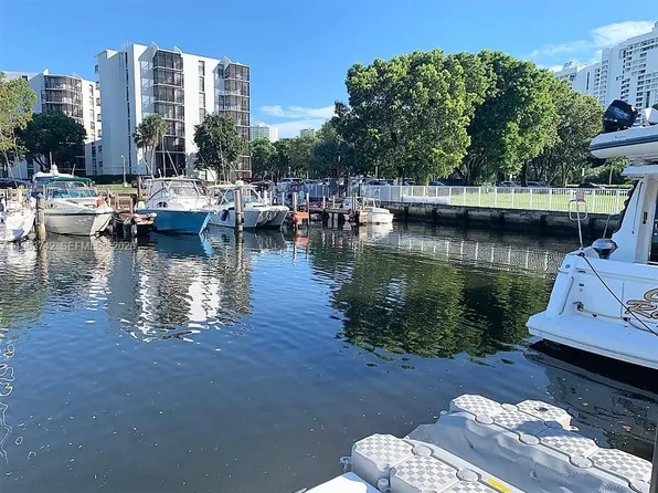 3375 N Country Club Dr Penthouse 5, Miami, FL 33180