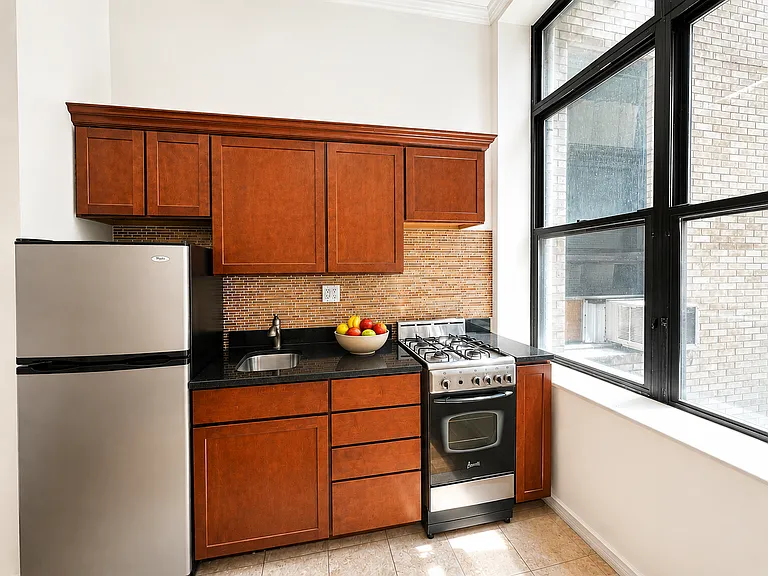 302 W 92nd St #1U — Photo 3